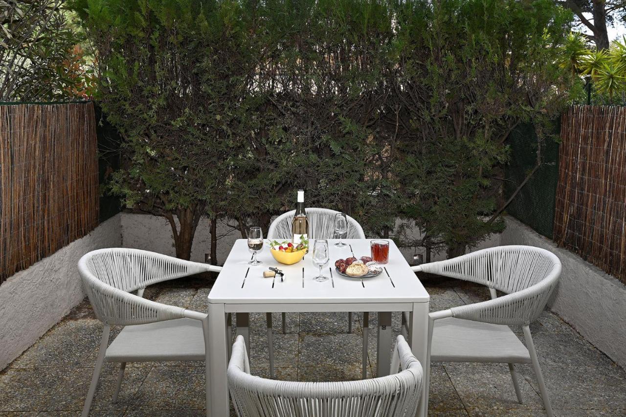 Charmant Studio 2A4 Pers Avec Jardin Et Place De Parking Situe A 5 Min A Pied De La Mer บ็องโดล ภายนอก รูปภาพ