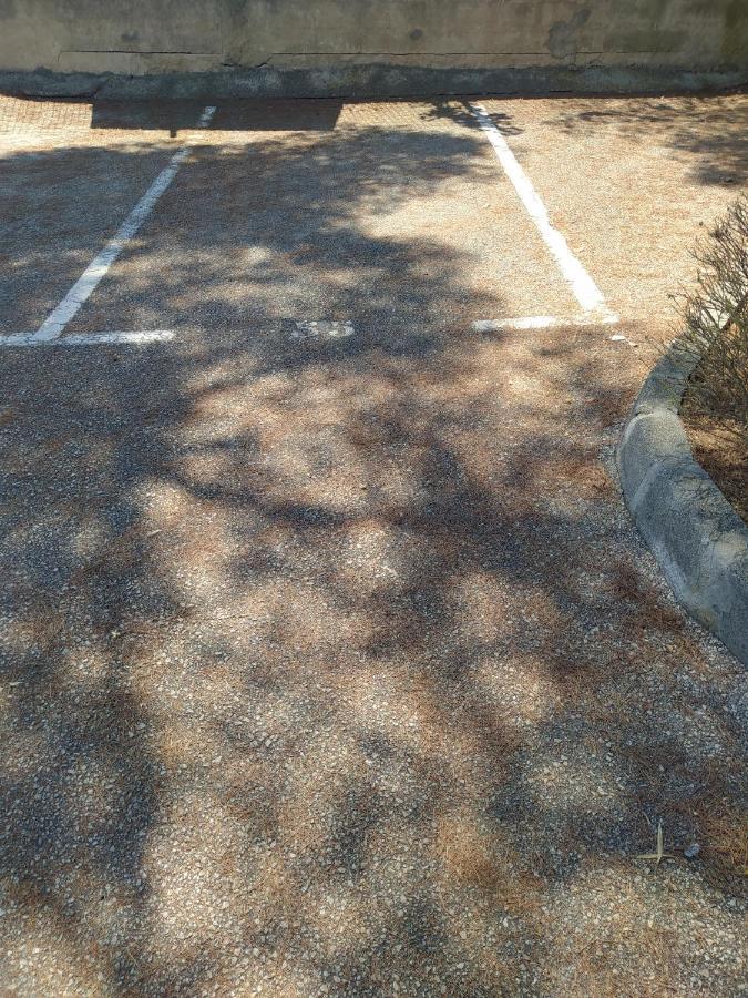Charmant Studio 2A4 Pers Avec Jardin Et Place De Parking Situe A 5 Min A Pied De La Mer บ็องโดล ภายนอก รูปภาพ